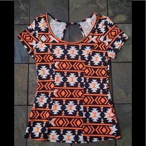 Jr plus Geo Design scoop Neck keyhole back Top